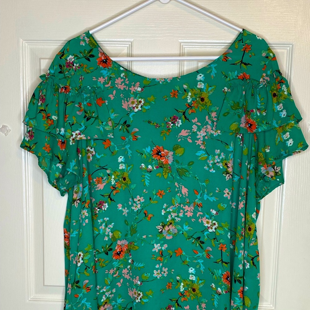Eyeshadow brand floral top - size 2 (plus size)